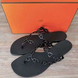 New In Box HERMES Island Sandals black size 42